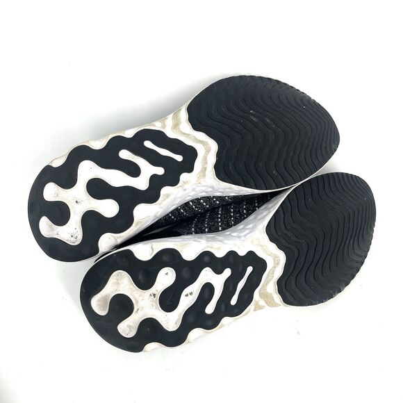 Nike Shoes Size 10.5 Mens Black White React Phantom Road Run Flyknit 2 Pull On - Picture 7 of 8